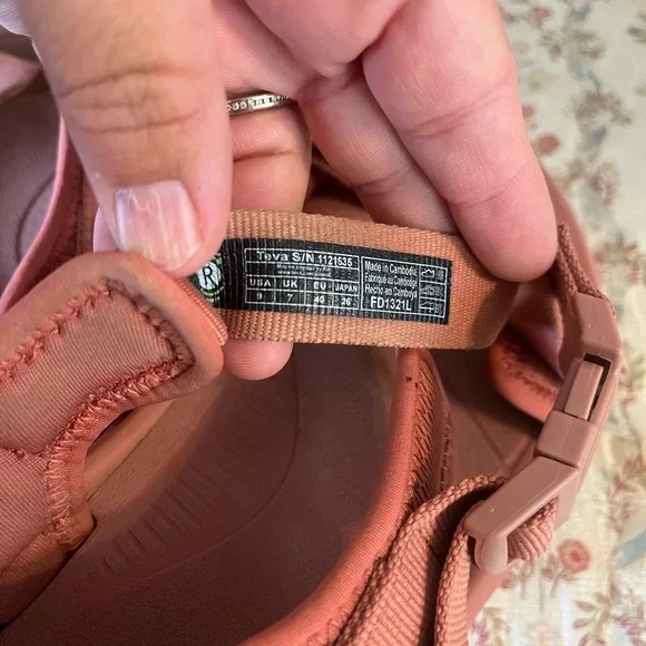 Teva Size 9 Preloved ❤️ Hurricane Verge Adjustable Sandals (RSB #13/Bin 2) - Picture 4 of 5